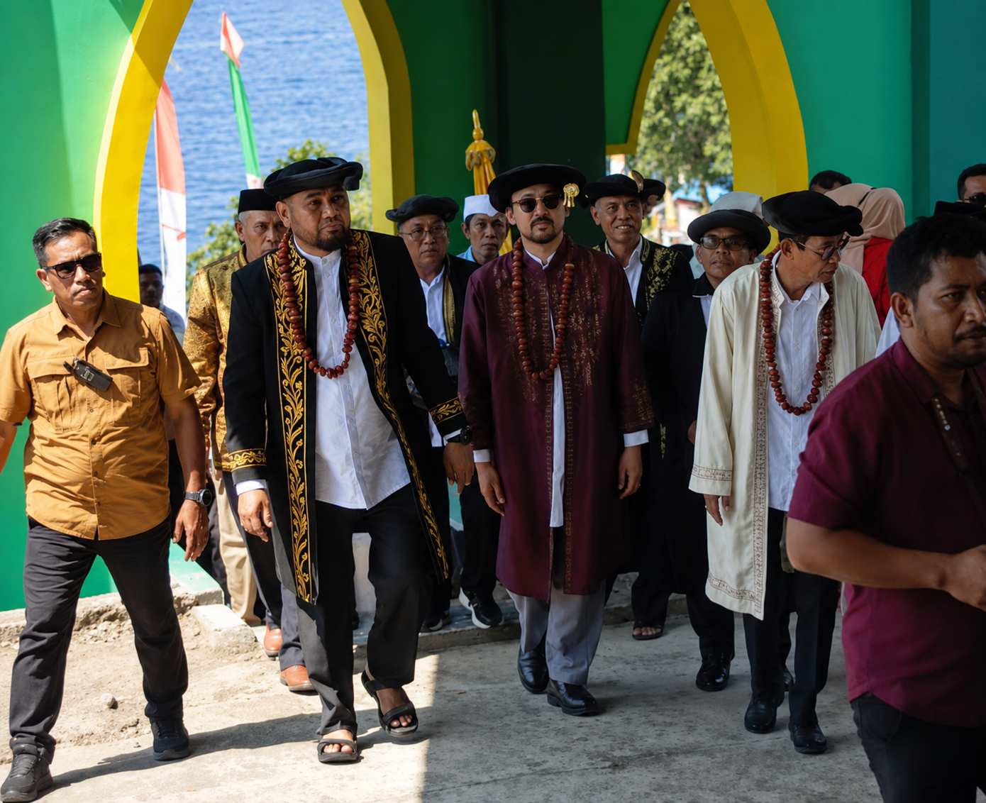 Bupati Hasan Ali Bassam Kasuba dan Sultan Bacan ke-22 Kukuhkan Masjid Pertama Kesultanan Bacan di Dauri