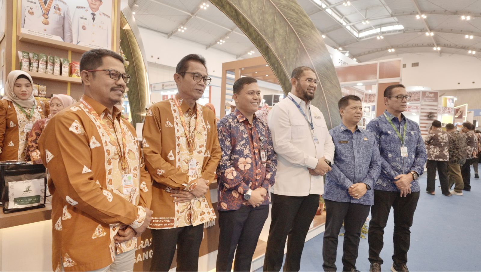 Bupati dan Wakil Bupati Halmahera Selatan Hadiri Pembukaan APKASI Otonomi Expo 2026